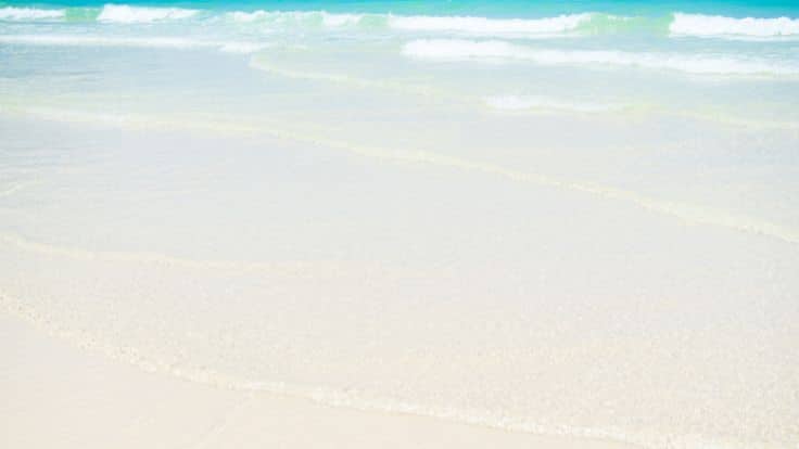 Arena de la playa los Corales en Punta Cana